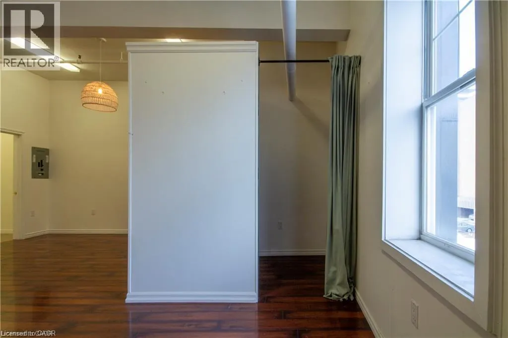 15 WELLINGTON Street N Unit# 201 #201
