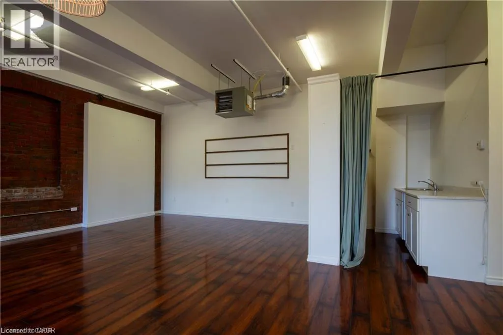 15 WELLINGTON Street N Unit# 201 #201
