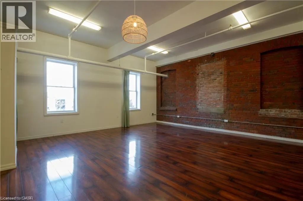15 WELLINGTON Street N Unit# 201 #201