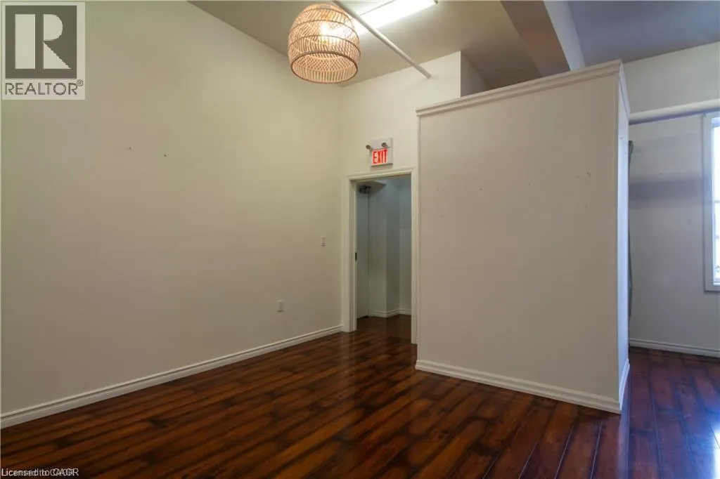 15 WELLINGTON Street N Unit# 201 #201