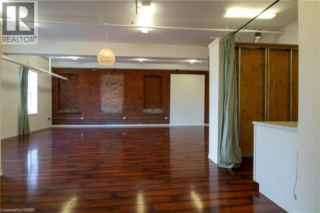 15 WELLINGTON Street N Unit# 201 #201