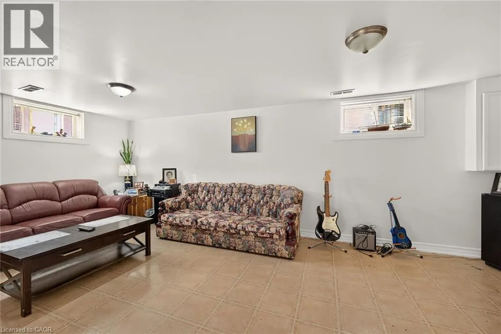 411 QUEEN VICTORIA Drive