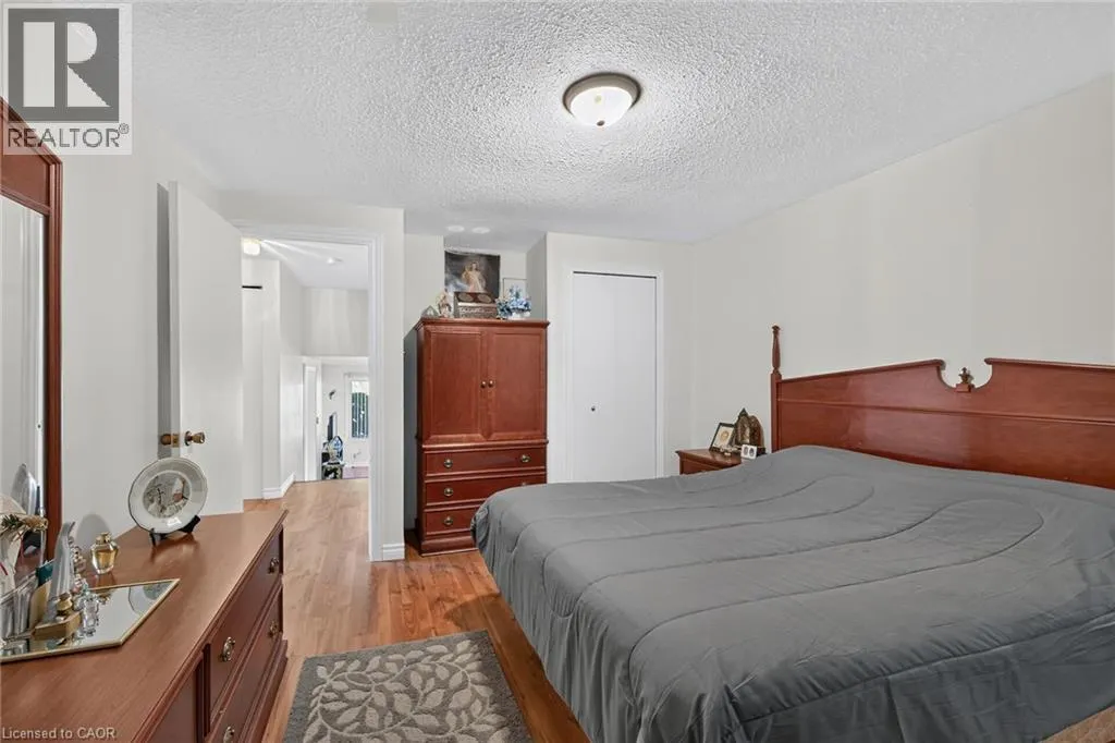 411 QUEEN VICTORIA Drive