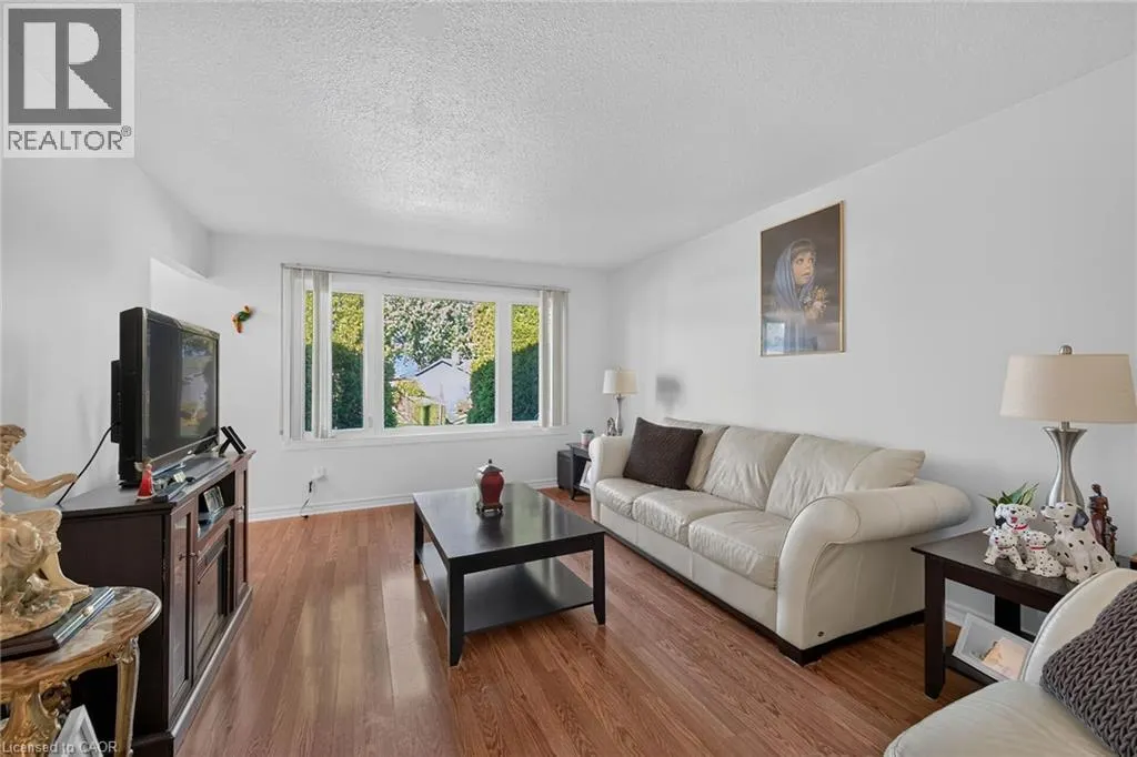 411 QUEEN VICTORIA Drive