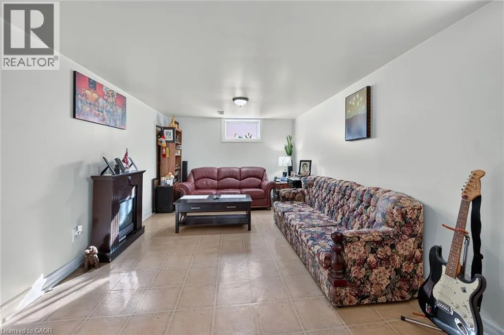 411 QUEEN VICTORIA Drive