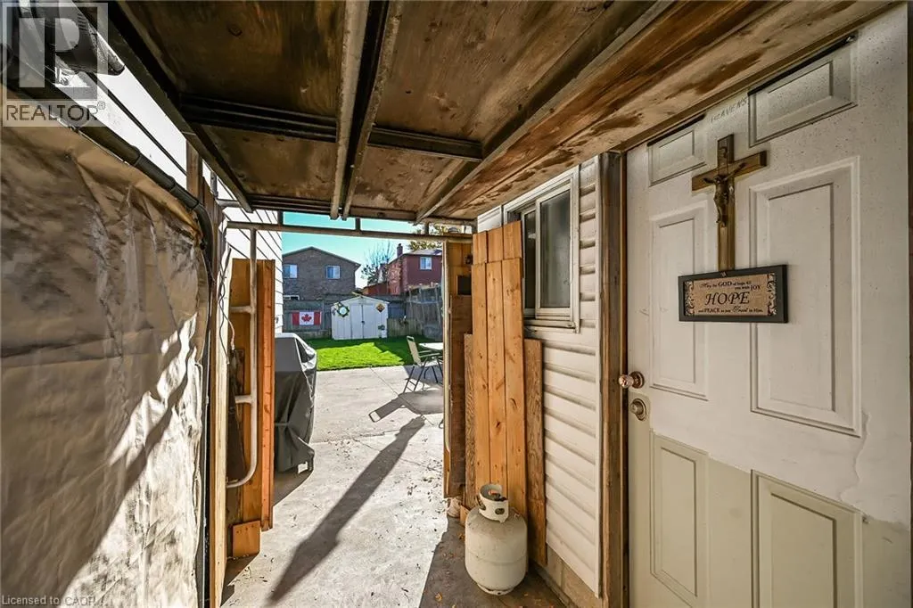 411 QUEEN VICTORIA Drive