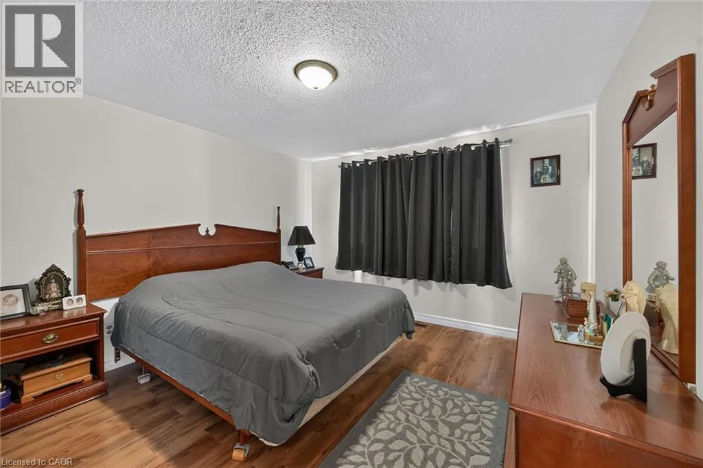 411 QUEEN VICTORIA Drive