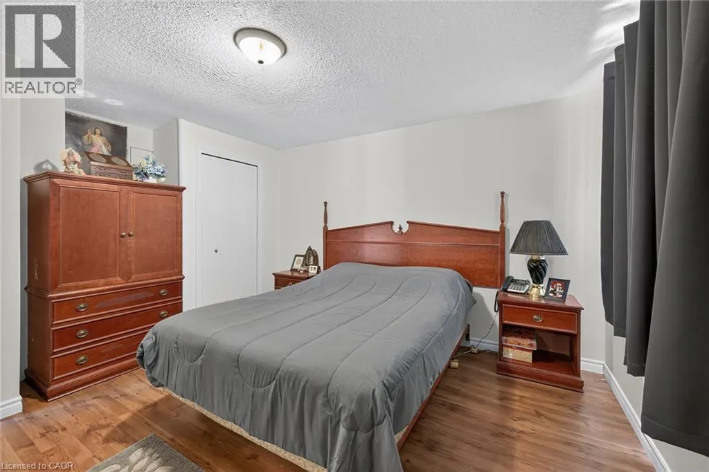 411 QUEEN VICTORIA Drive