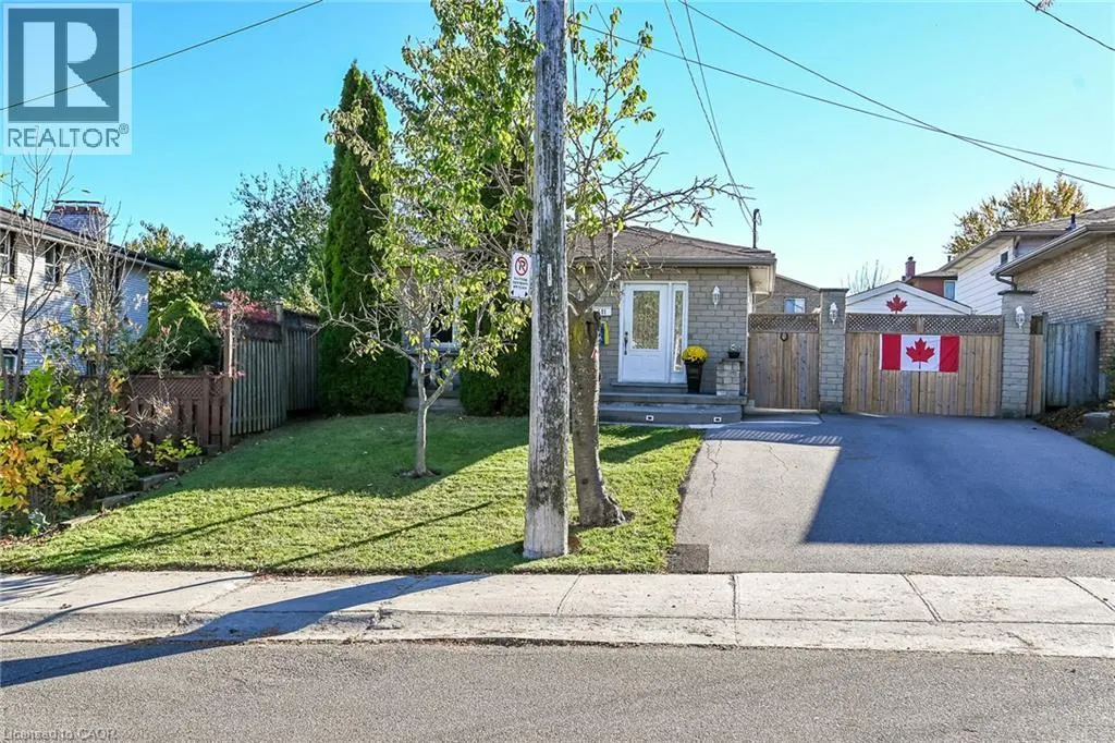411 QUEEN VICTORIA Drive