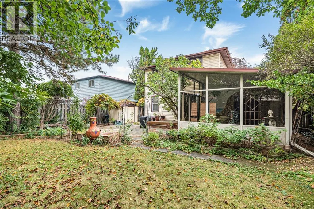 160 BIRCHCLIFFE Crescent