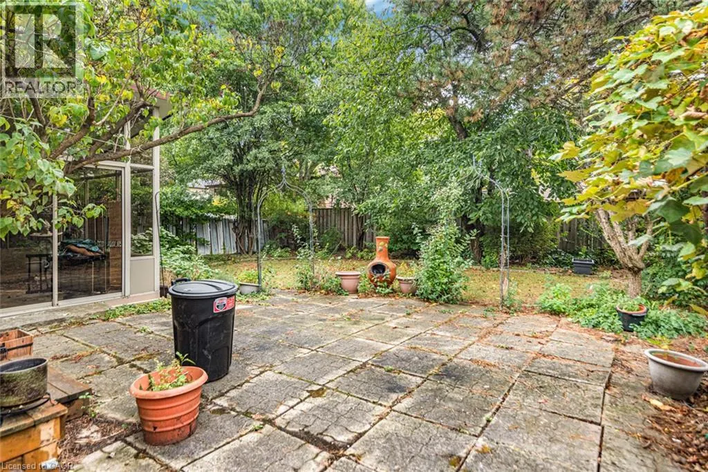 160 BIRCHCLIFFE Crescent