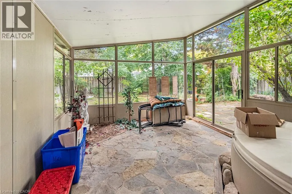 160 BIRCHCLIFFE Crescent