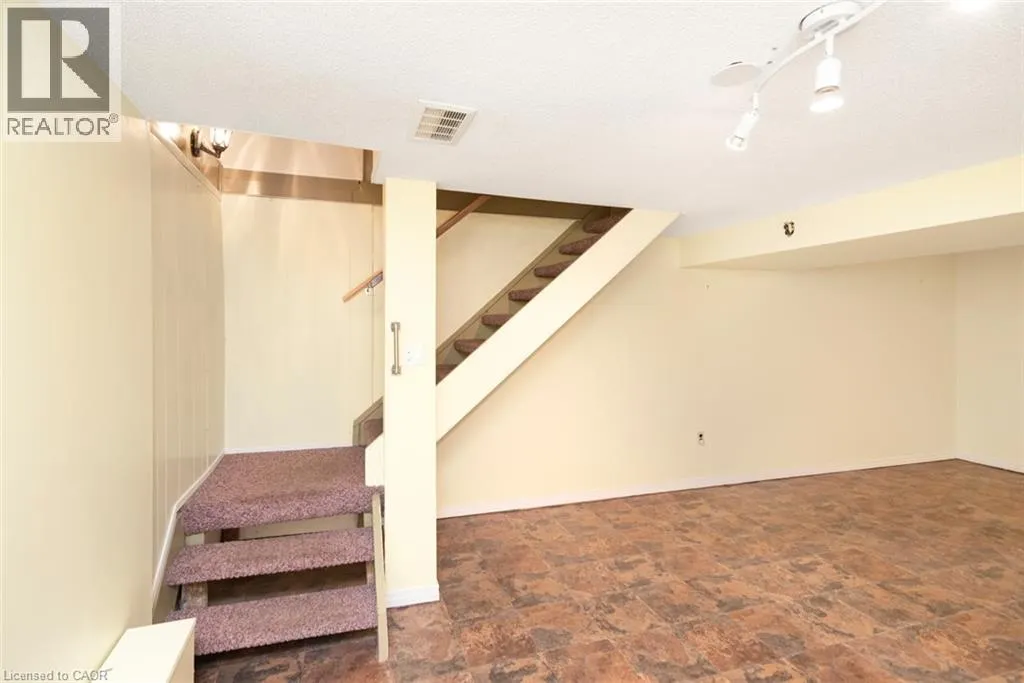 160 BIRCHCLIFFE Crescent