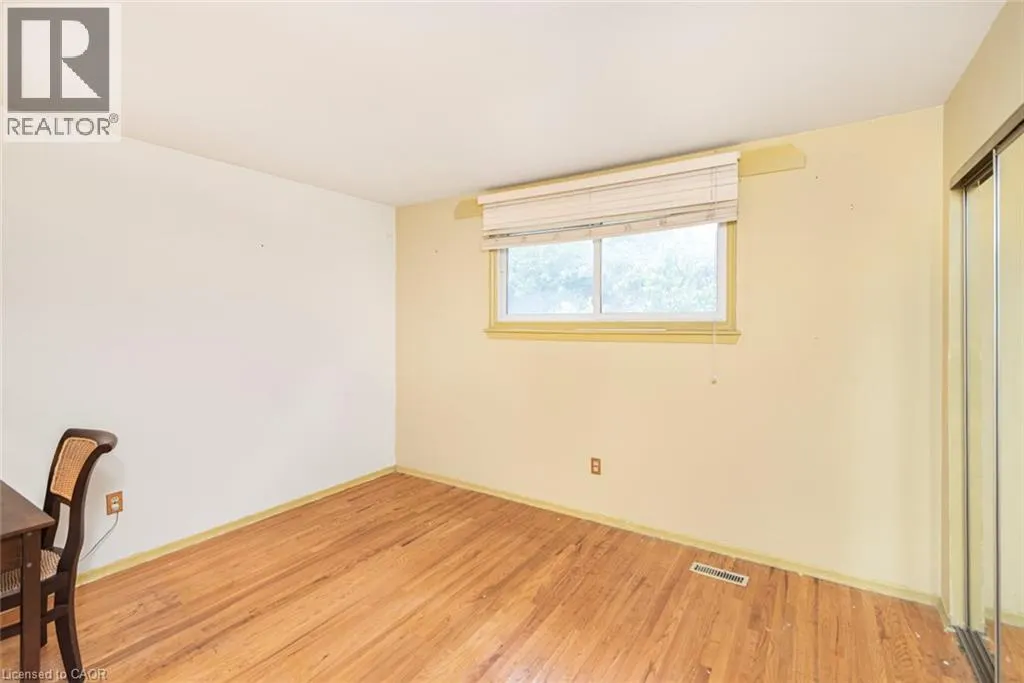 160 BIRCHCLIFFE Crescent