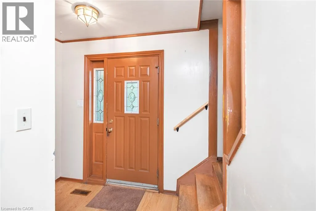 160 BIRCHCLIFFE Crescent