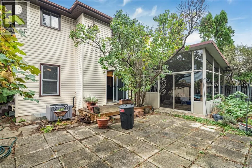 160 BIRCHCLIFFE Crescent