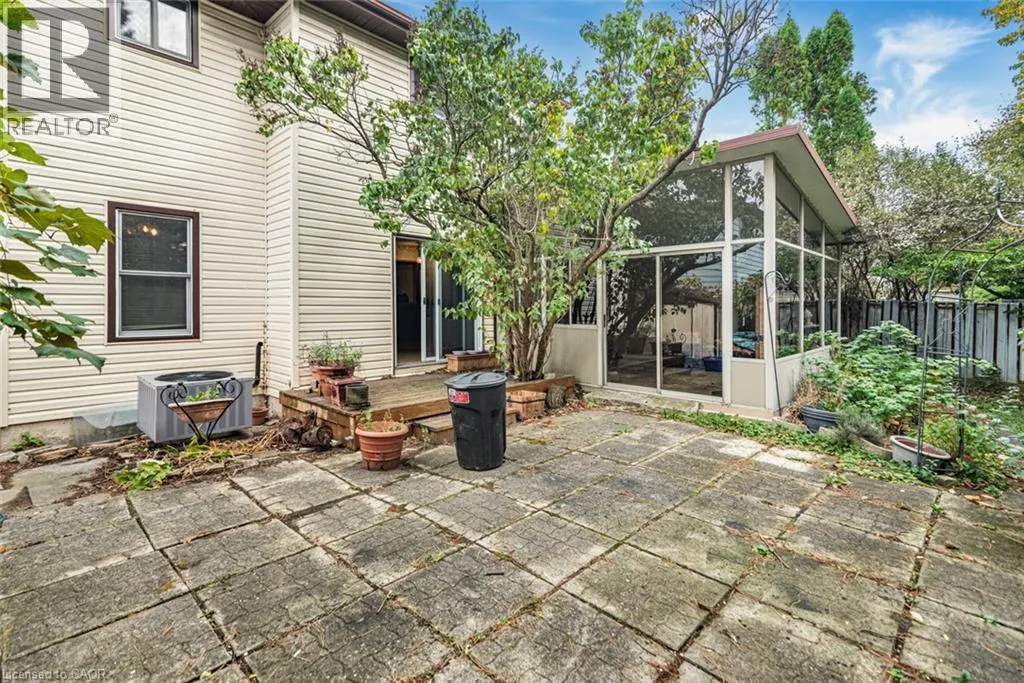 160 BIRCHCLIFFE Crescent