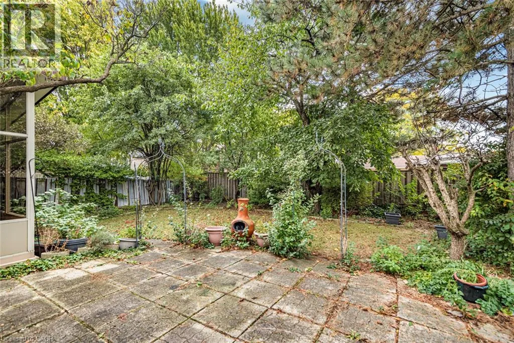 160 BIRCHCLIFFE Crescent