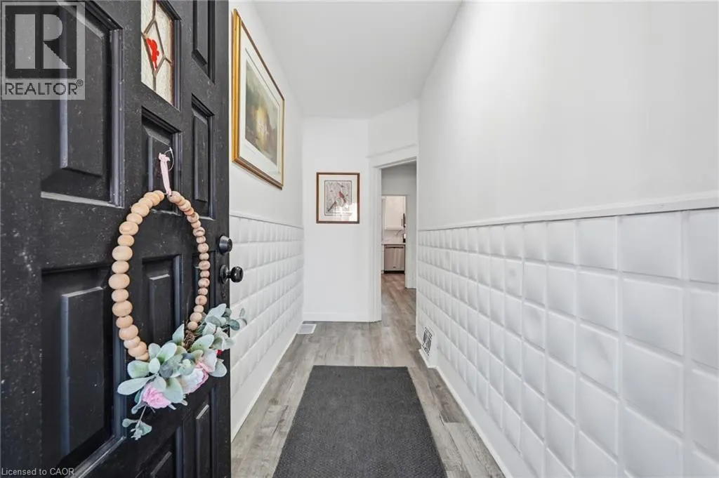 26 SHERMAN Avenue N