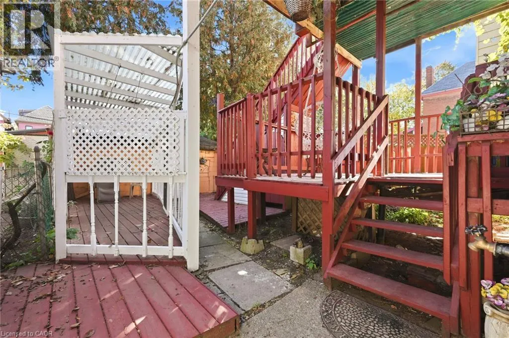 26 SHERMAN Avenue N
