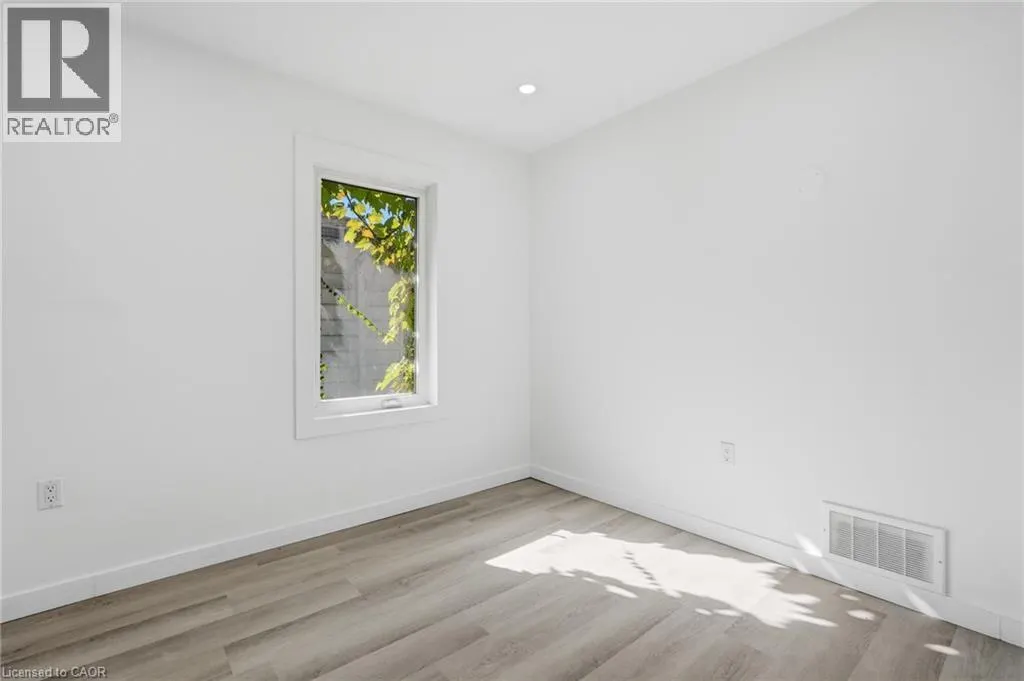26 SHERMAN Avenue N