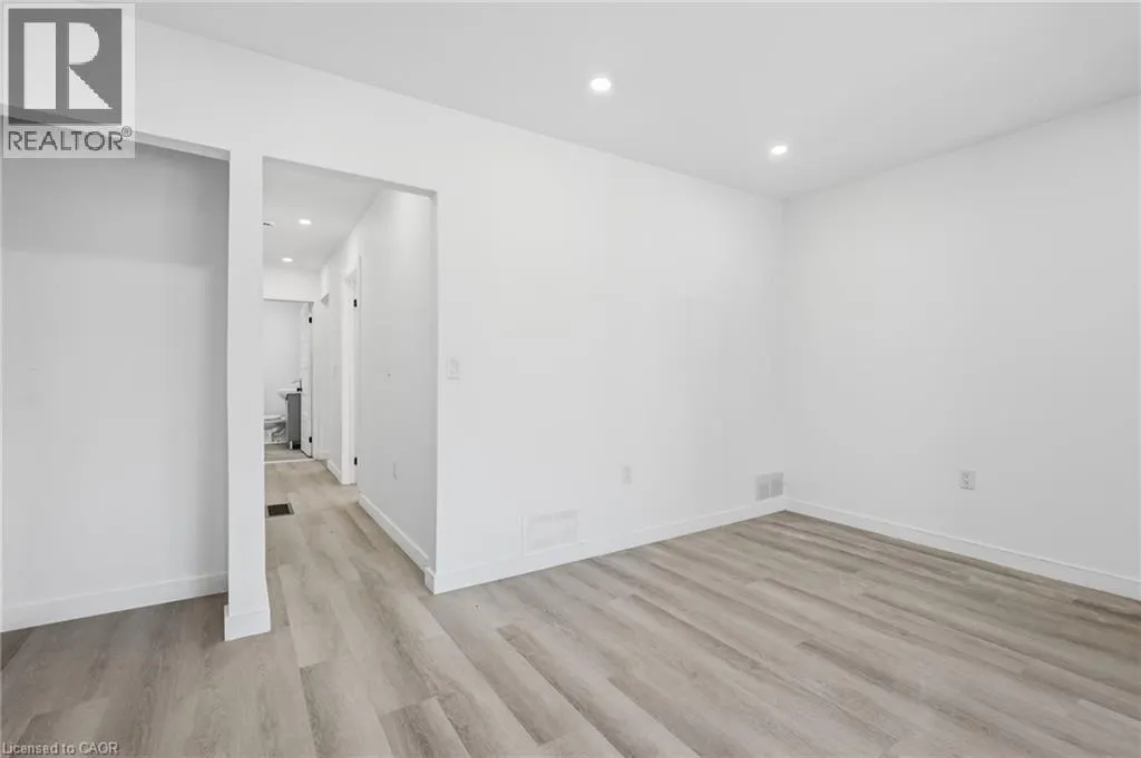 26 SHERMAN Avenue N