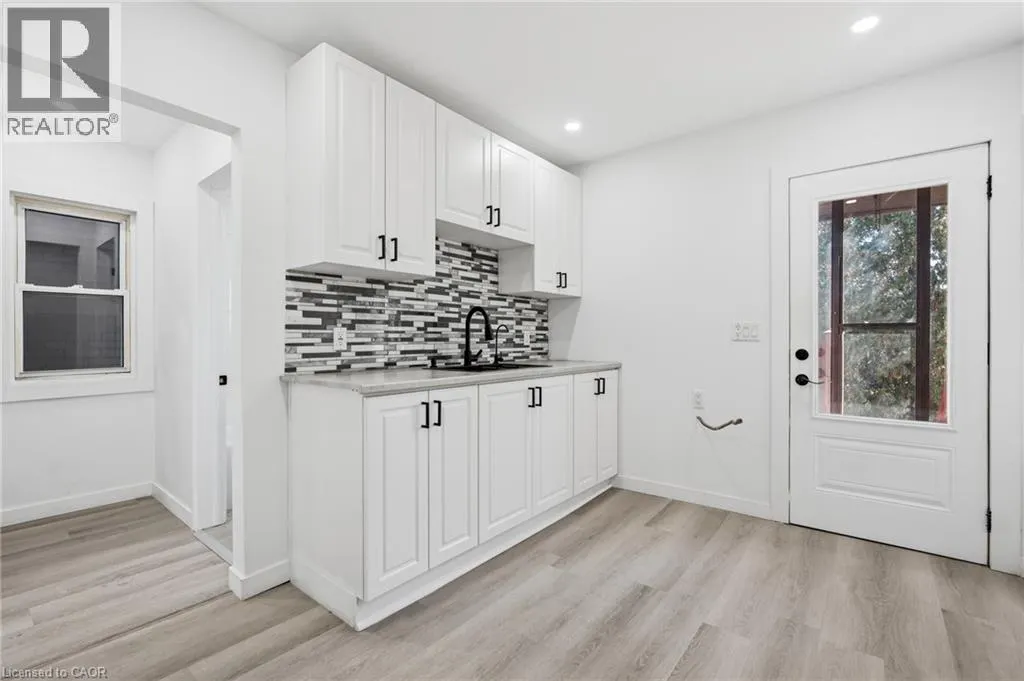 26 SHERMAN Avenue N