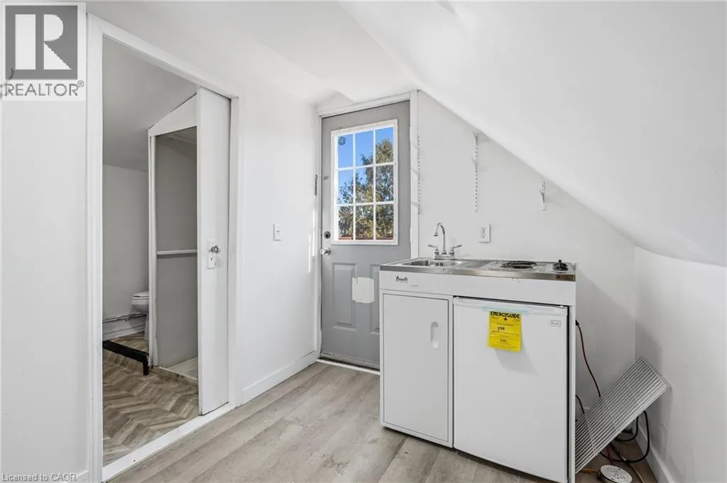 26 SHERMAN Avenue N