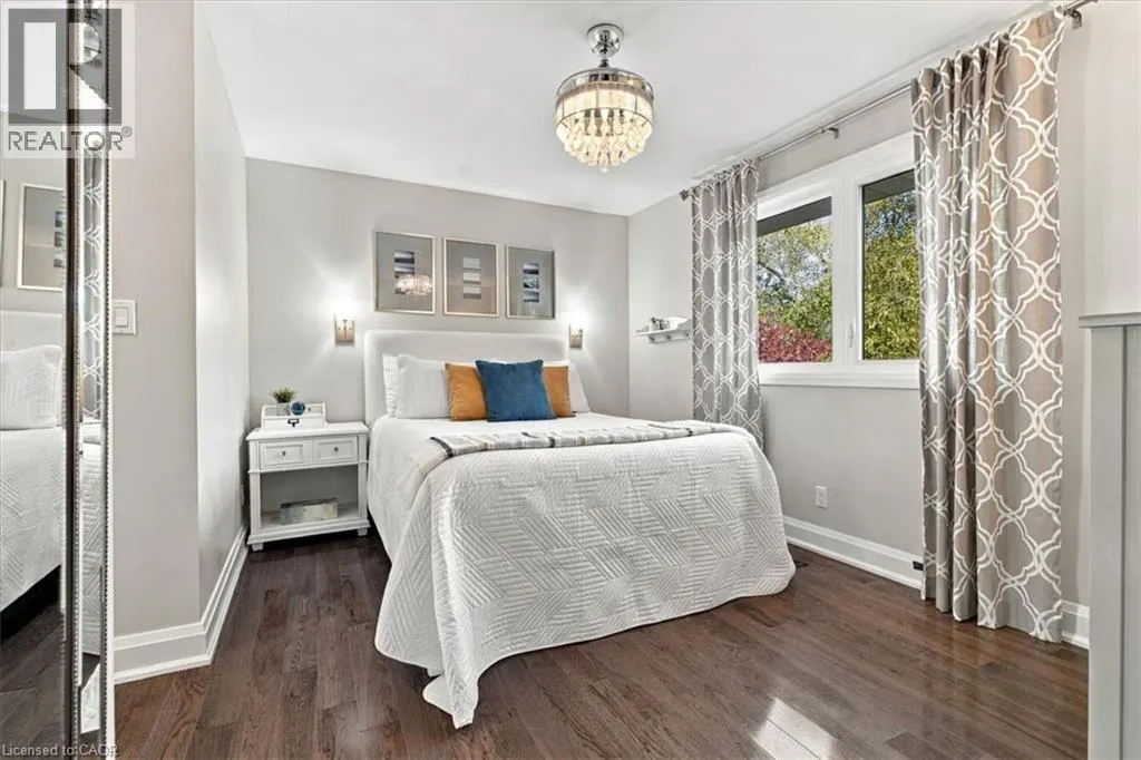 368 AURORA Crescent