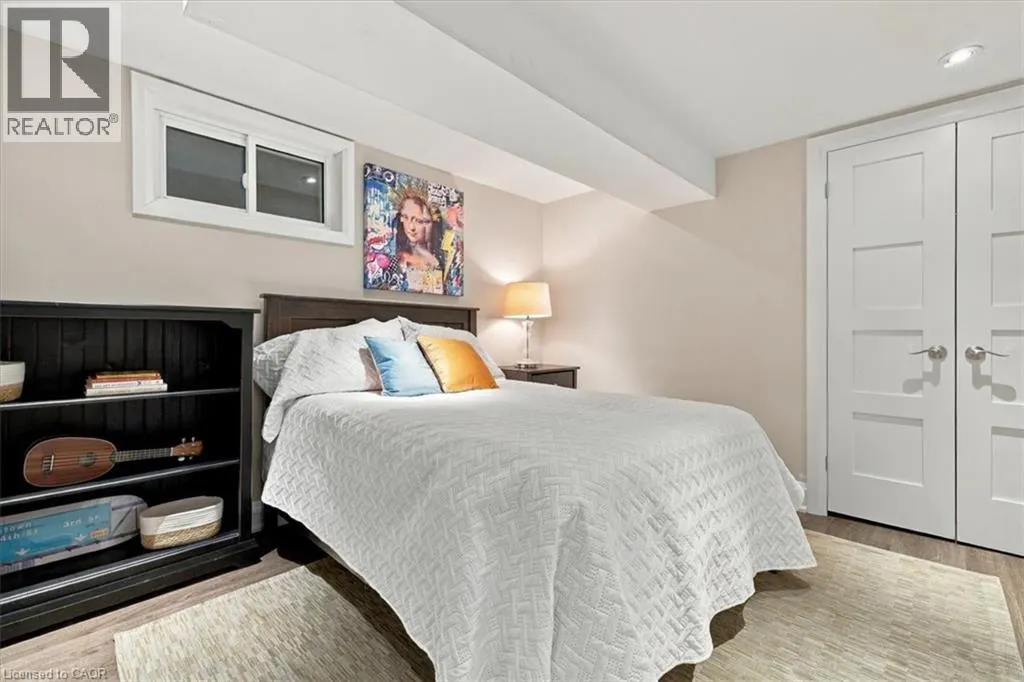 368 AURORA Crescent