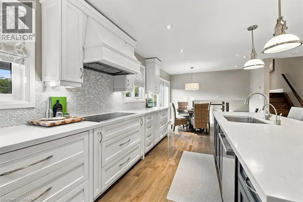 368 AURORA Crescent