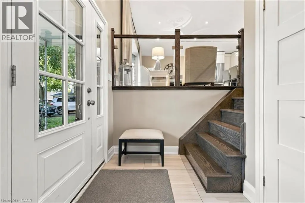 368 AURORA Crescent
