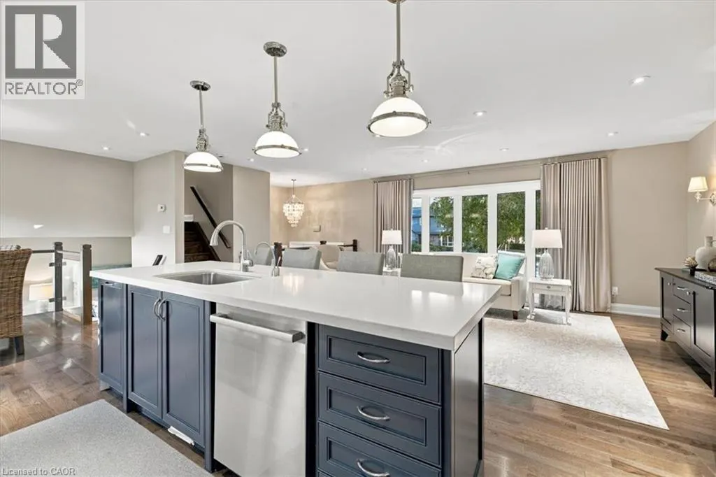 368 AURORA Crescent