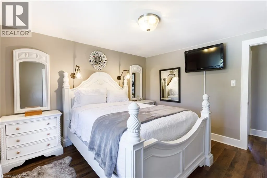 1323 QUEEN'S Boulevard