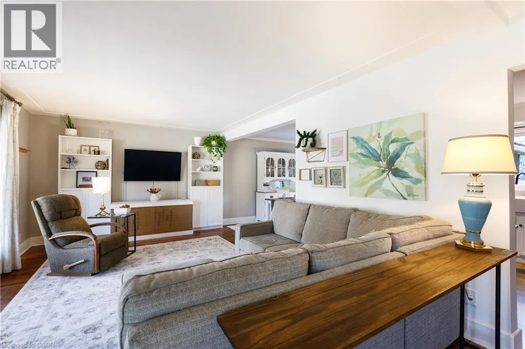 1323 QUEEN'S Boulevard
