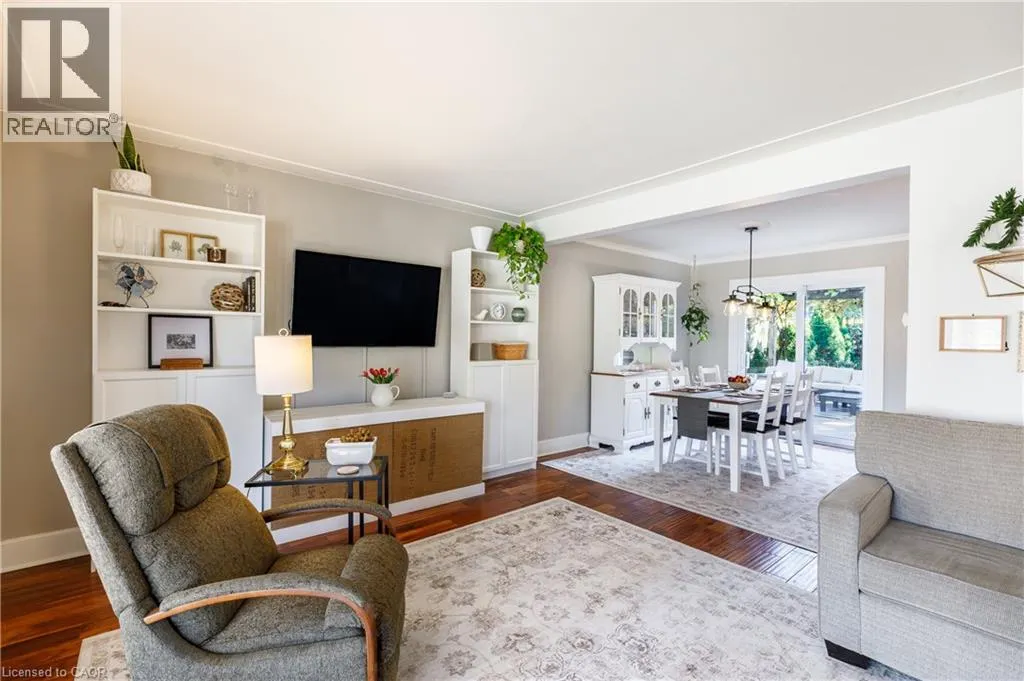 1323 QUEEN'S Boulevard