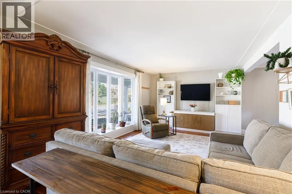 1323 QUEEN'S Boulevard