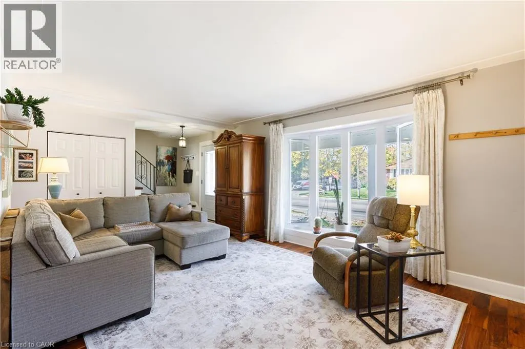 1323 QUEEN'S Boulevard