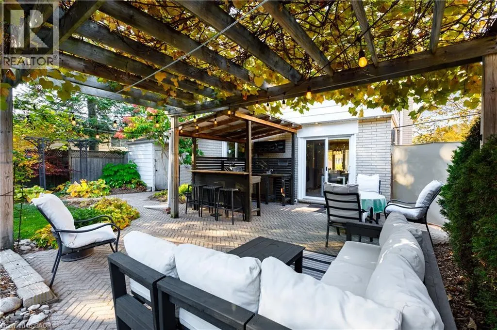 1323 QUEEN'S Boulevard