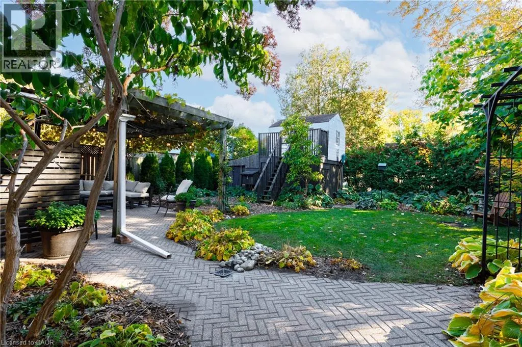 1323 QUEEN'S Boulevard