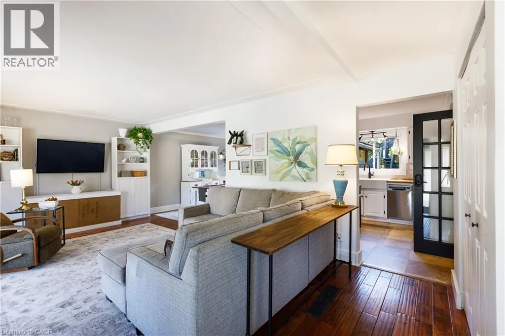 1323 QUEEN'S Boulevard