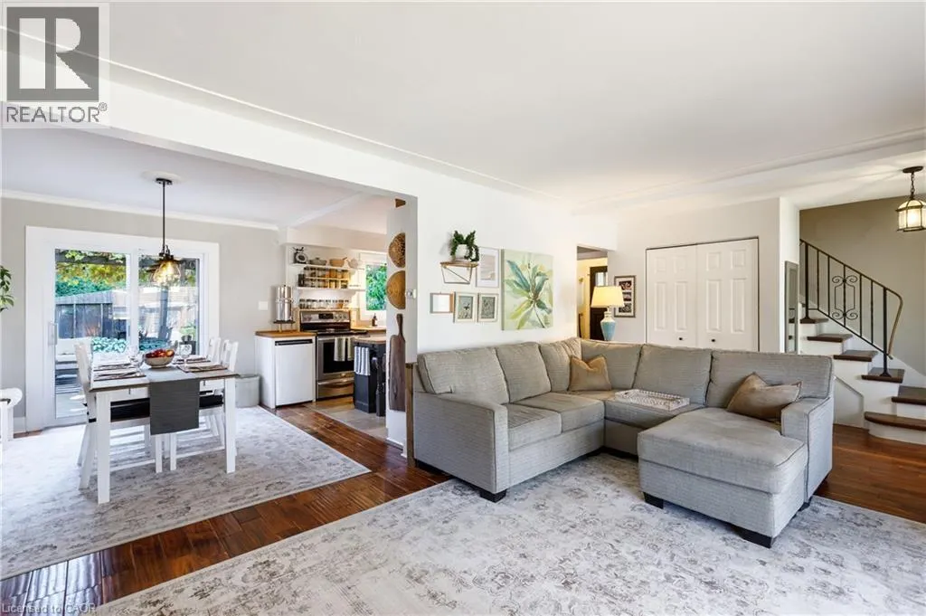 1323 QUEEN'S Boulevard