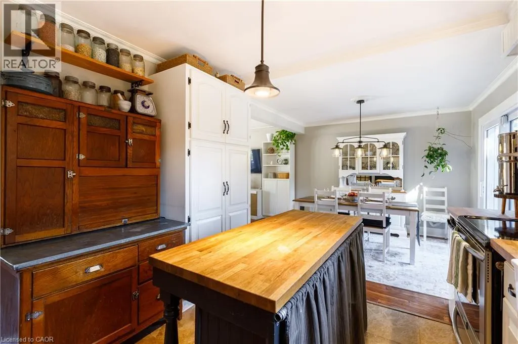 1323 QUEEN'S Boulevard