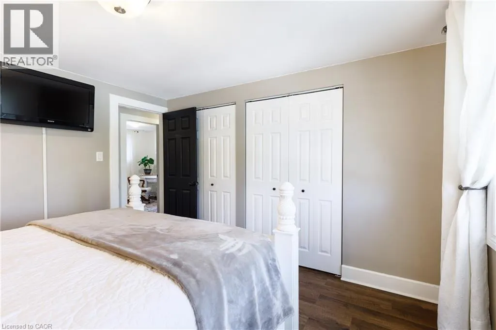 1323 QUEEN'S Boulevard