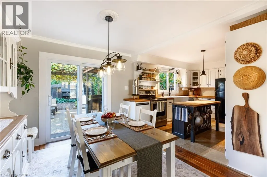 1323 QUEEN'S Boulevard