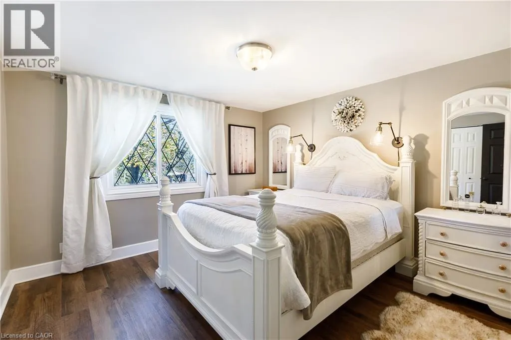 1323 QUEEN'S Boulevard