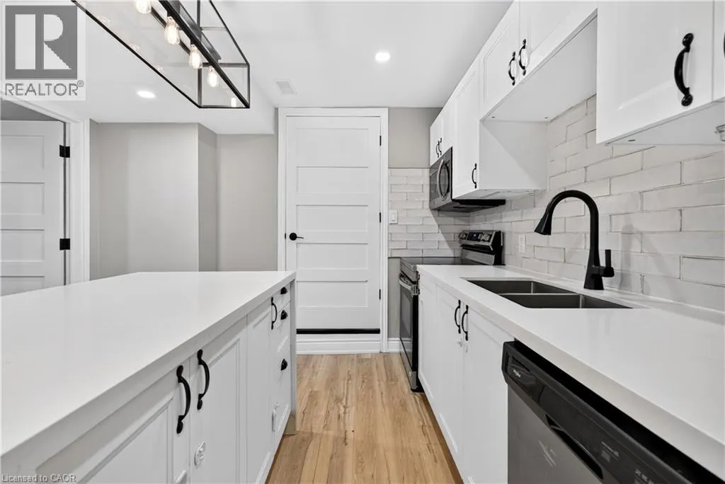 592 ABERDEEN Avenue Unit# 1 #1
