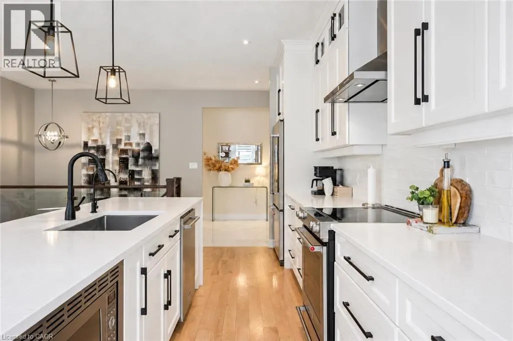 66 WAVERLEY Drive