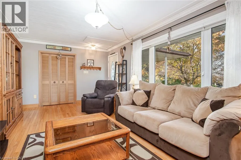 24 HARLEW Crescent