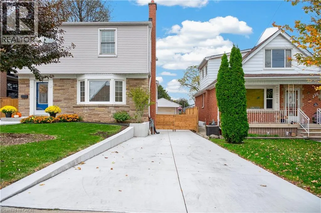 138 CAMERON Avenue S